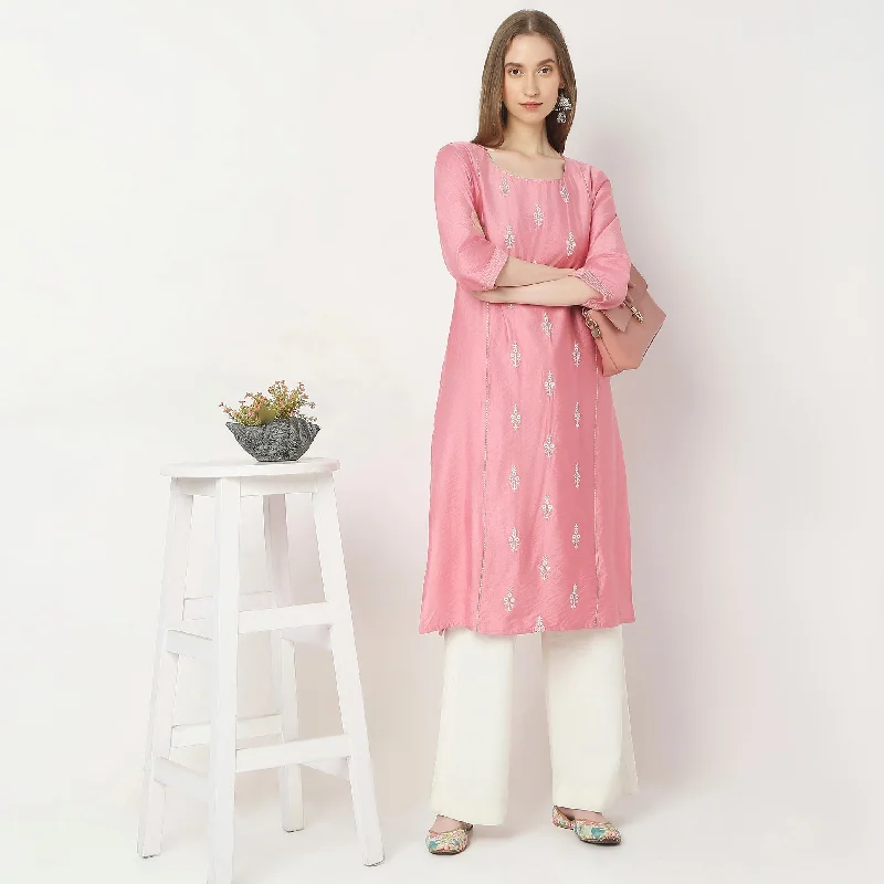 Straight Fit Embroidered Kurta